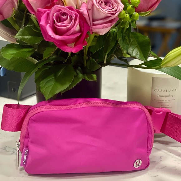 🍋 Lululemon Everywhere Belt Bag Sonic Pink 1L Limited Rare Color NWOT - Picture 4 of 5